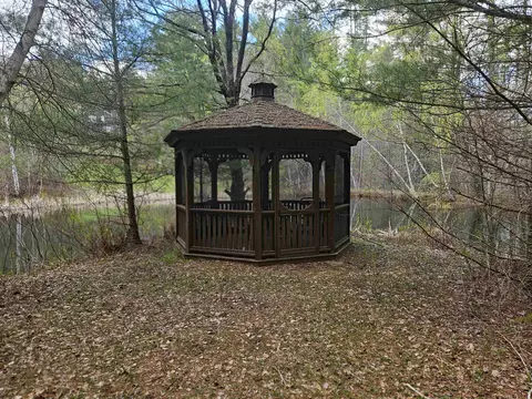 Exterior - 25 Yeaw Rd, Dover, VT 05341 photo 4 of 11