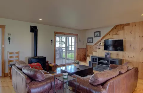 Living - 23 Mud Pt S, Alburgh, VT 05440 photo 1 of 7