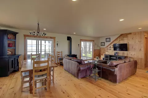 Living - 23 Mud Pt S, Alburgh, VT 05440 photo 2 of 7