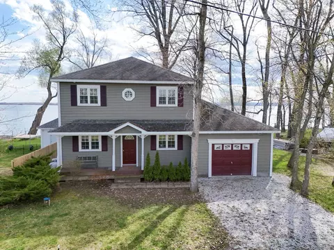 23 Mud Pt S, Alburgh, VT 05440