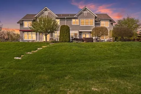 99 Fairway Dr, South Burlington, VT 05403