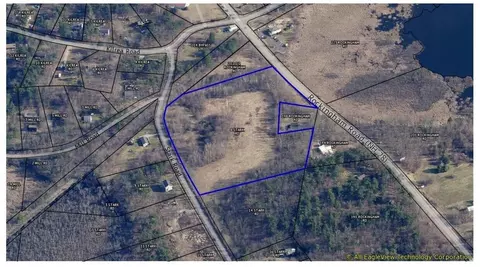 8 Stark Rd, Derry, NH 03038