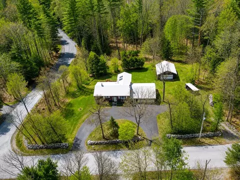 2121 North Rd, Sunderland, VT 05250