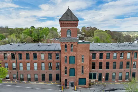 100 Main St #M3, Pembroke, NH 03275
