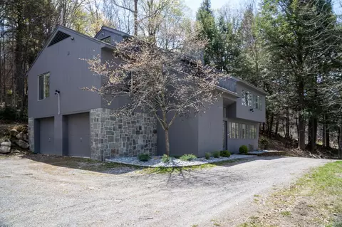 19 Maple Hill Rd, Winhall, VT 05340