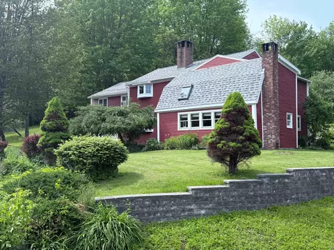 904 Moscow Rd, Stowe, VT 05672
