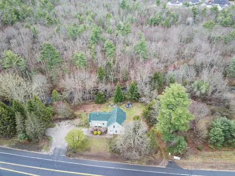View/Area - 1685 Dover Rd, Epsom, NH 03234 photo 2 of 5