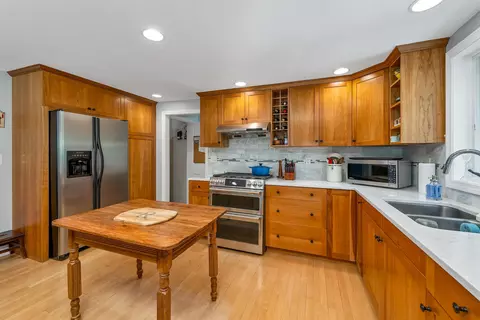 Kitchen - 35 Liberty Cmn, Rye, NH 03870 photo 1 of 2