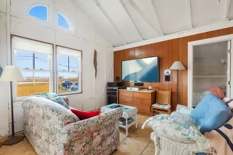 Living - 7 Anchor Ct, Hampton, NH 03842 photo 1 of 3