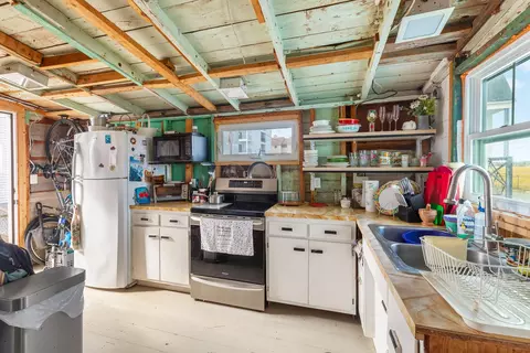 Kitchen - 7 Anchor Ct, Hampton, NH 03842 photo 2 of 2