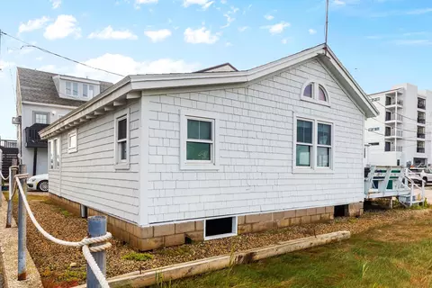 Exterior - 7 Anchor Ct, Hampton, NH 03842 photo 3 of 4