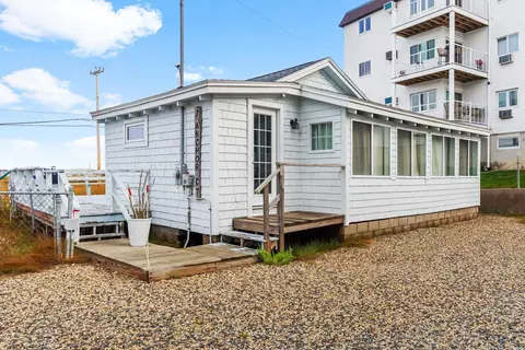7 Anchor Ct, Hampton, NH 03842