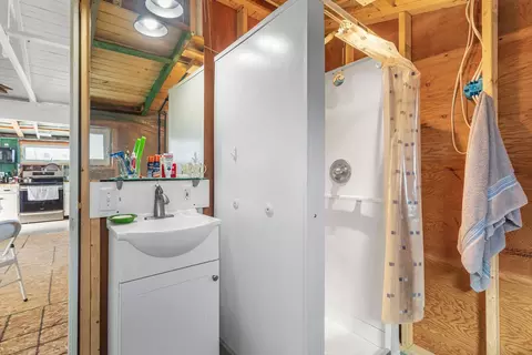 Bath - 7 Anchor Ct, Hampton, NH 03842 photo 1 of 1