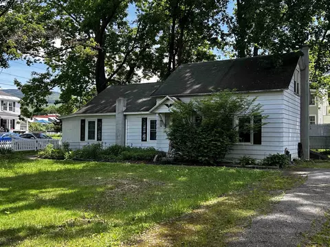 99 Coolidge Ave, Bennington, VT 05201