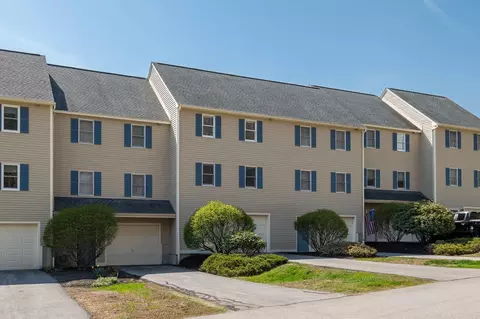 4 Fords Landing Dr #4, Dover, NH 03820