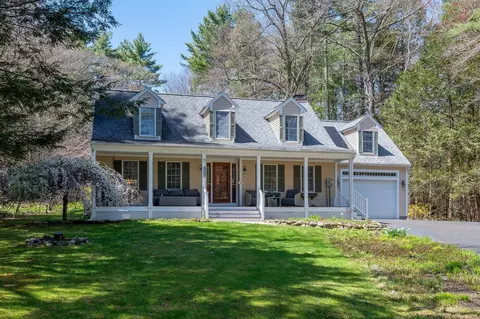 5 Goodwin Rd, Hampton Falls, NH 03844
