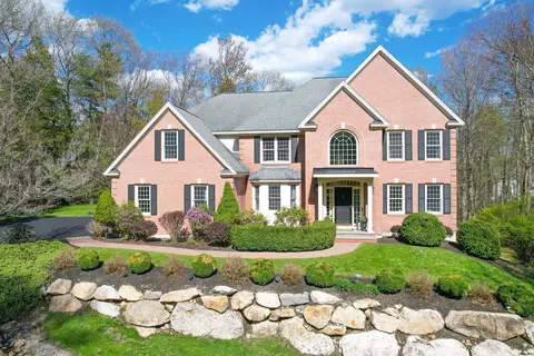 50 Newfane Rd, Bedford, NH 03110