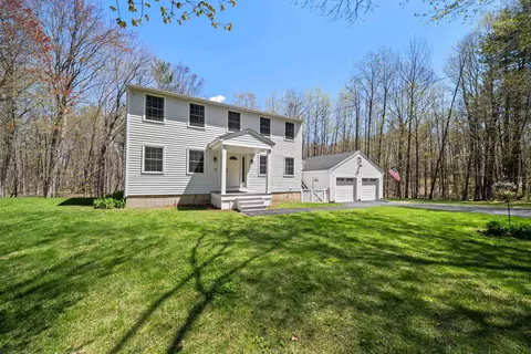 15 Earle Dr, Lee, NH 03861
