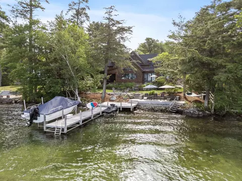 62 W Point Rd, Moultonborough, NH 03254