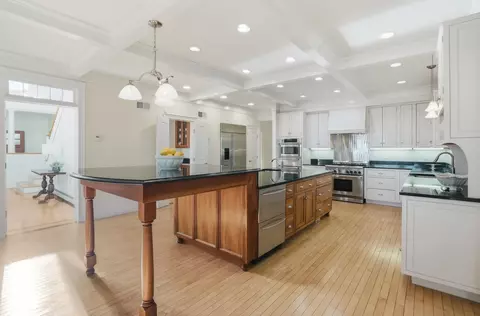 Kitchen - 132 Point View Dr, Shelburne, VT 05482 photo 5 of 7