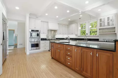 Kitchen - 132 Point View Dr, Shelburne, VT 05482 photo 3 of 7