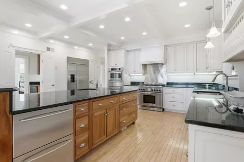 Kitchen - 132 Point View Dr, Shelburne, VT 05482 photo 6 of 7