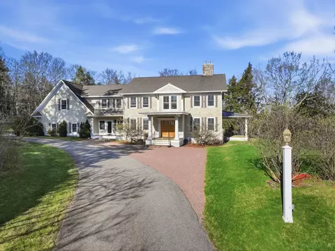 132 Point View Dr, Shelburne, VT 05482