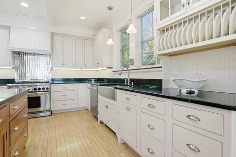 Kitchen - 132 Point View Dr, Shelburne, VT 05482 photo 7 of 7