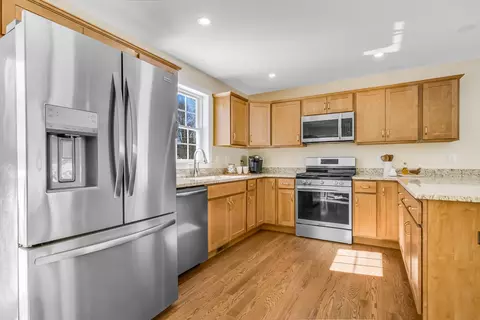 Kitchen - 15 Violette Dr # B, Epping, NH 03042 photo 2 of 2