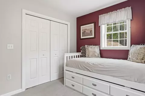 Bedroom - 89 Everett Dam Rd, Dunbarton, NH 03046 photo 6 of 7