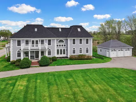 2 North Rd, East Kingston, NH 03827