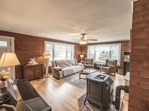 Living - 5506 St George Rd, Williston, VT 05495 photo 5 of 5