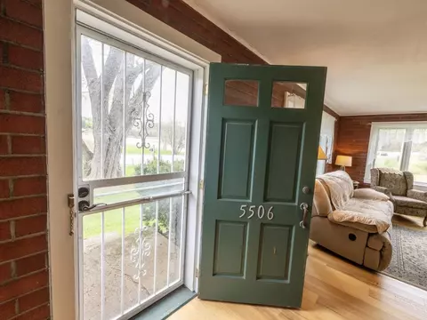 Entry Way - 5506 St George Rd, Williston, VT 05495 photo 3 of 3