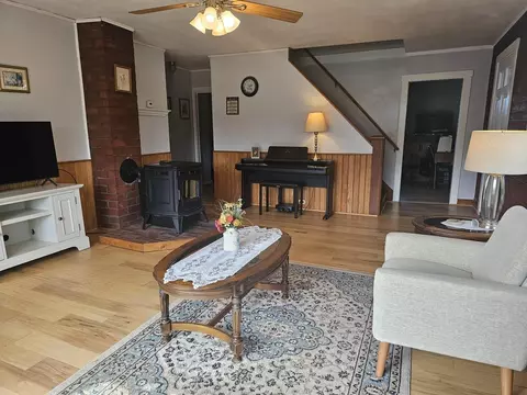Living - 5506 St George Rd, Williston, VT 05495 photo 5 of 7