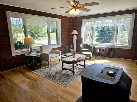 Living - 5506 St George Rd, Williston, VT 05495 photo 2 of 7