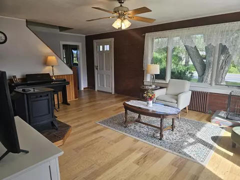 Living - 5506 St George Rd, Williston, VT 05495 photo 7 of 7