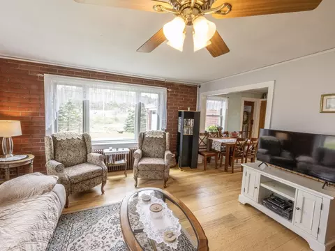 Living - 5506 St George Rd, Williston, VT 05495 photo 4 of 5