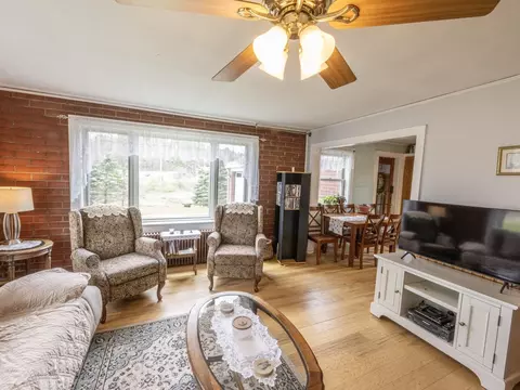 Living - 5506 St George Rd, Williston, VT 05495 photo 4 of 5