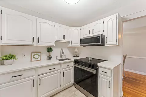 4 Brook Rd #8, Salem, NH 03079