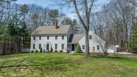4 Hearthstone Dr, Kennebunk, ME 04043