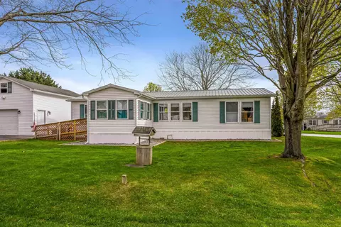15 Marc Ave, Saint Albans, VT 05478