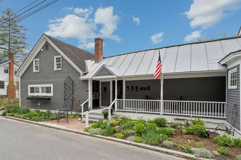 17 High St #5, Woodstock, VT 05091