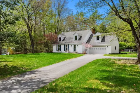 5 Wentworth Dr, Bedford, NH 03110