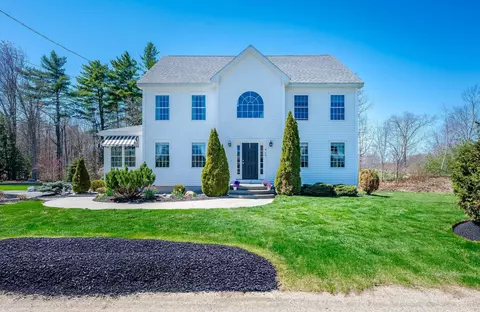 34 Coles Pond Rd, Somersworth, NH 03878