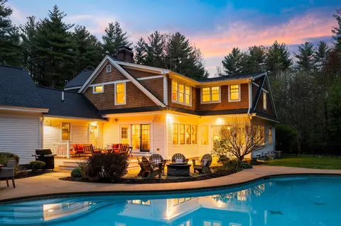 15 Wiggin Way, Stratham, NH 03885