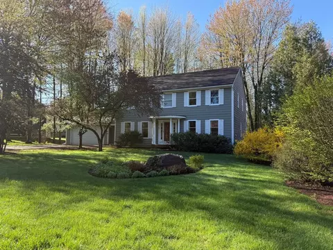 62 Summit Cir, Shelburne, VT 05482