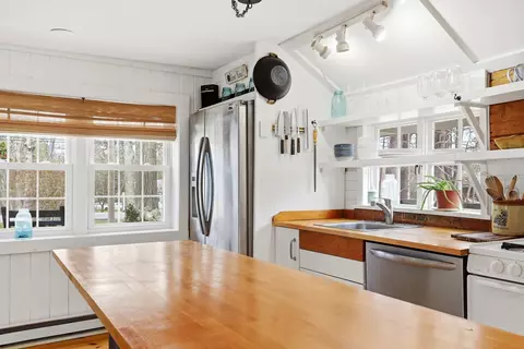 Kitchen - 338 Stage Rd, Nottingham, NH 03290 photo 3 of 5