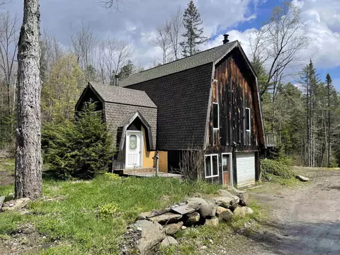 33 Forrest Ln, Newfane, VT 05345