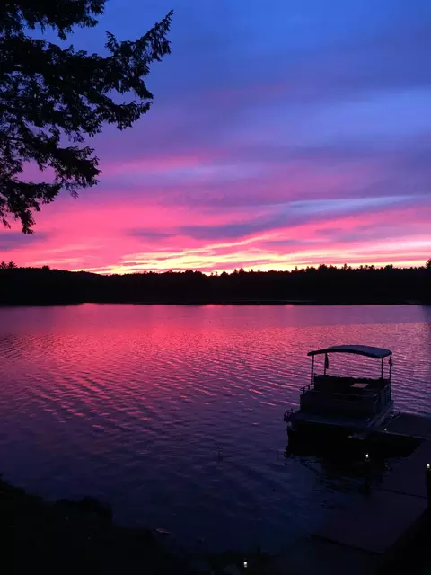78 Spruce Ln, Sandown, NH 03873
