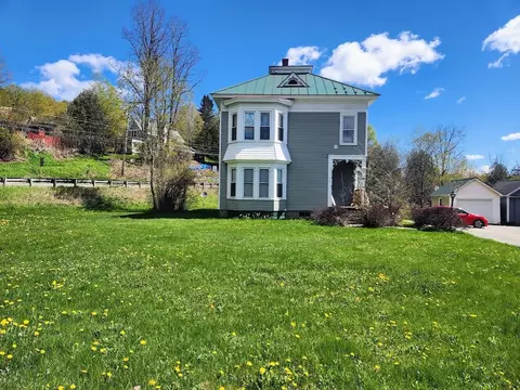 19 Meadow St, Williamstown, VT 05679